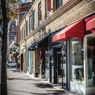 Entrance to MOJO Cycling Studio between Francesca's and Tumi on the Country Club Plaza.
