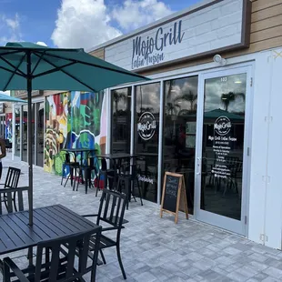 the outside of a restaurant
