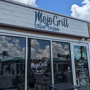 the outside of the restaurant