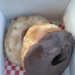 2/26/22: classic raised and chocolate raised