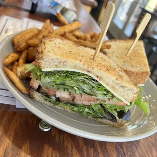 Mojo&apos;s garden sandwich