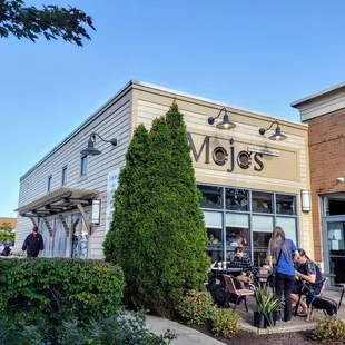 Storefront for Mojo's