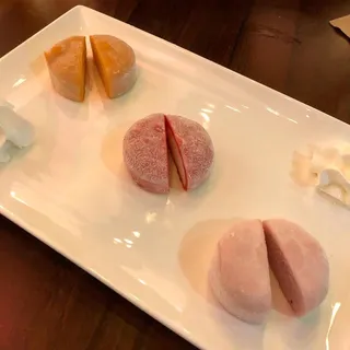 Lychee Mochi (v)