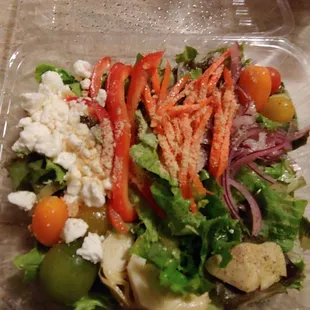 This salad was fresh AF! &amp; im pretty sure they sprinkled on some NOOCH!