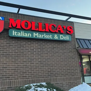 Mollica&apos;s Italian Market and Deli. I highly recommend this restaurants. Eccellente!!
