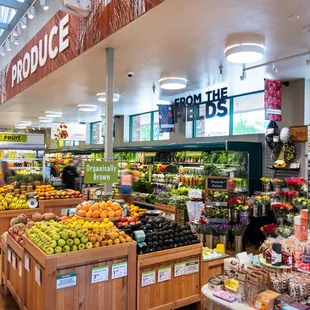 Mollie Stone&apos;s Market Produce in Burlingame