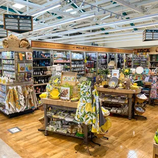 Mollie Stone&apos;s Market Housewares in Burlingame