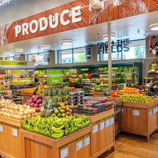 Mollie Stone&apos;s Market Produce in Burlingame