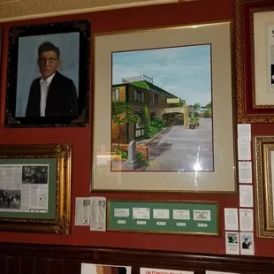 In the entrance there's a painting of Molloy's by Franco magnani and the original owner Frank Molloy
