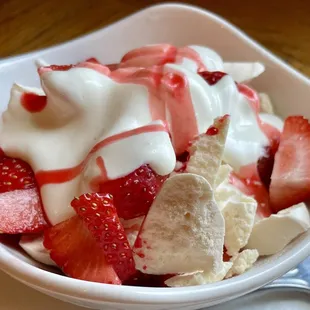Eton Mess @ Molly Malone&apos;s Irish Pub &amp; restaurant.