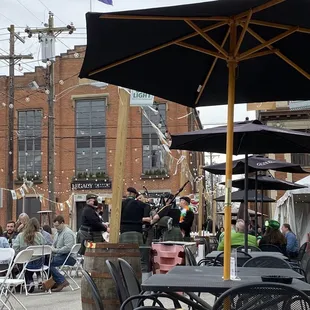 Outdoor patio (near st patty&apos;s day)