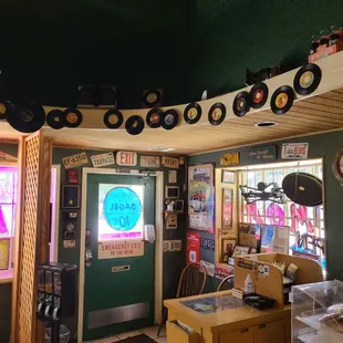 The inside is totally decorated with antique pictures
