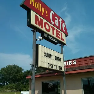 the sign for the restaurant