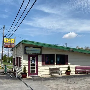 the outside of the restaurant