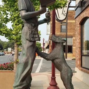 This award-winning sculpture of a young boy with ice cream and his dog adorns the sidewalk in front of Mom &amp; Pop's.