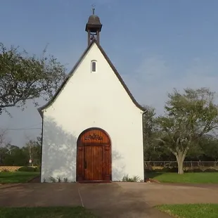Chapel on the grounds of the Schoenstatt Shrine and retreat center.  Open daily.
