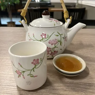 Jasmin tea w/ honey. Teapot is so cute!!