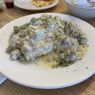 1/2 Piece Biscuits and Gravy