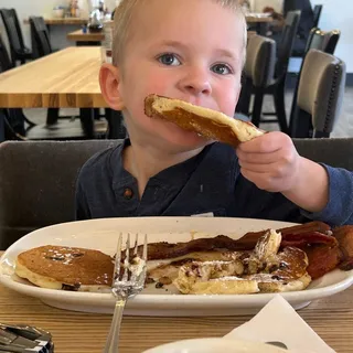 Kids chocolate chip pancakes