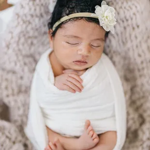 Newborn Sessions is best at 10-14 days after birth!