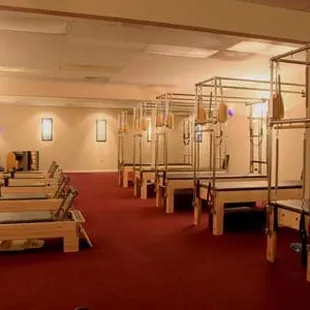 Pilates apparatus: 5 cadillacs, 5 reformers and 5 chairs