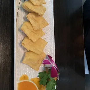 6 Pieces Crab Rangoon are so good!