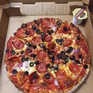 Medium, pepperoni / onion / black olive: delicious !!