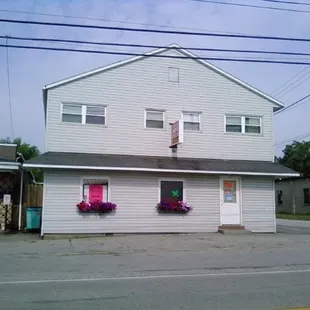 Momma Jo&apos;s Pizza storefront
