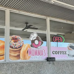 Momma's Donuts