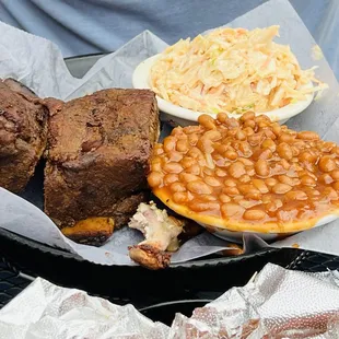 Ribs with Baked beans and Slaw