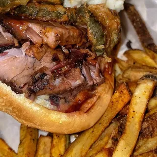 Brisket Sandwich w/ 2 Sides