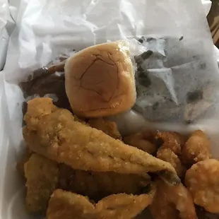 Fish &amp; shrimp combo w/roll. Not good, food tasted refried.