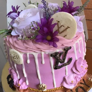 Custom 9in 3 layer Gucci and Louis flower cake $80