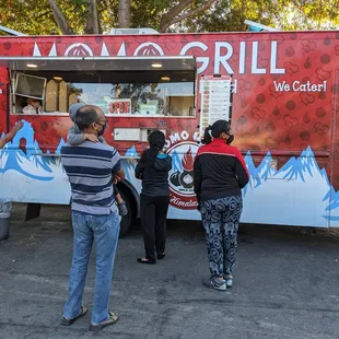 people ordering food