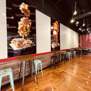 the interior of a fast food restaurant