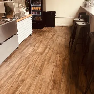 Order at left l, dine on right seats.