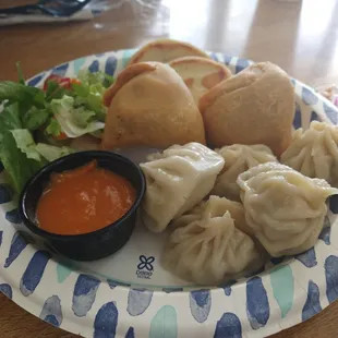 Momo&apos;s house special platter