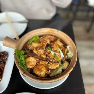 seafood and tofu claypot