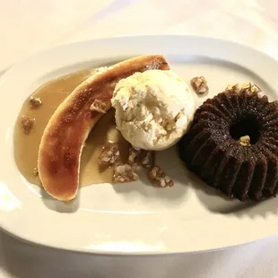 This looks is sooo good! It's just got so many amazing flavors. Don't miss out on this one.