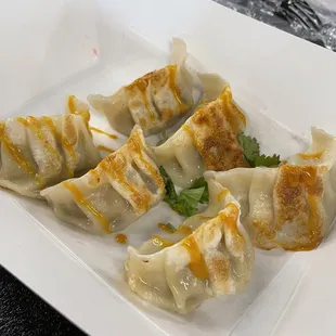 Pan-fried Dumplings (6pcs)