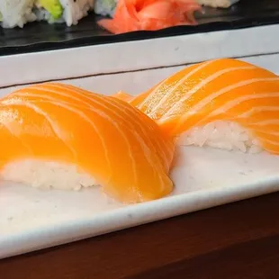 Salmon nigiri