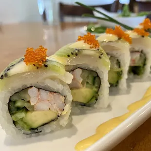 House roll (snow crab, scallop, kiwi, avocado)