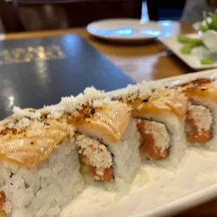 Seared salmon roll