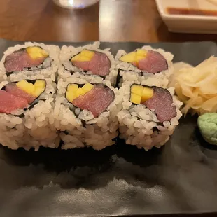 Tuna mango roll! Yummm