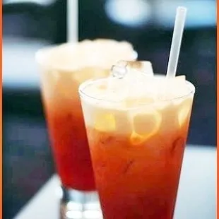 two glasses of iced tea