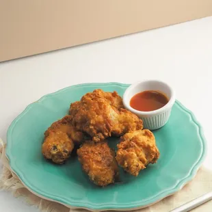 fried chicken nuggies with dipping sauce