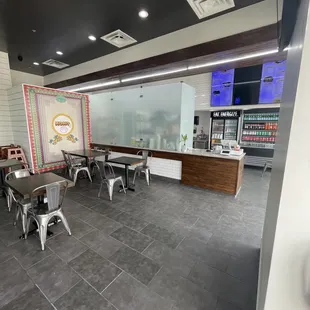the interior of a fast food restaurant