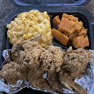 food, chicken wings and fried chicken