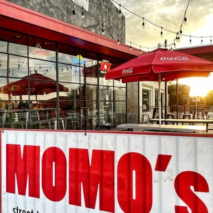 the outside of a restaurant