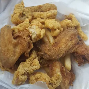 Catfish nuggets, wings w/fries combo.